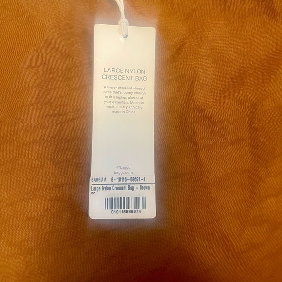 BAGGU Large Nylon Crossbody Bag - Picture 3 of 4